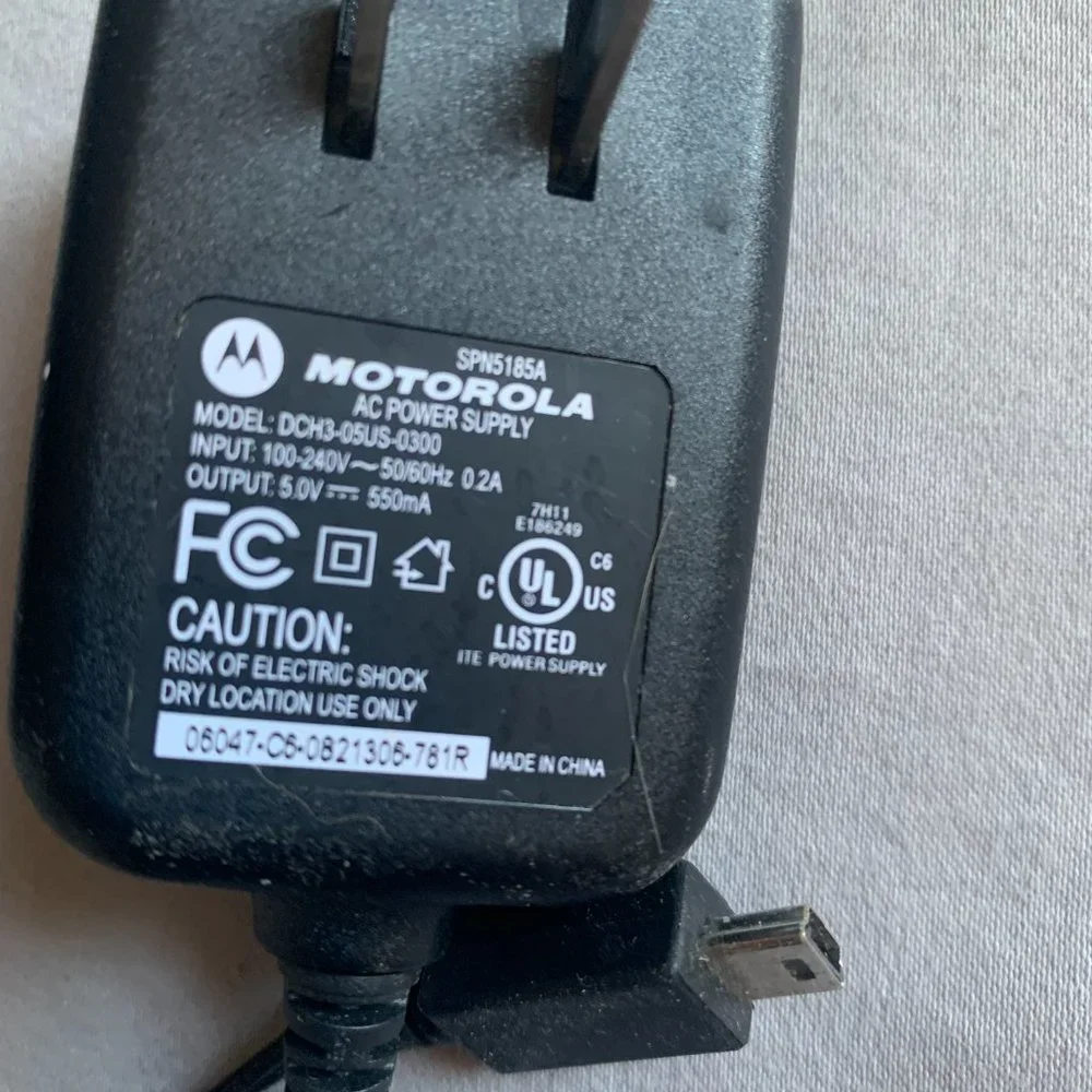Motorola Cell Phone Charger Cord SPN5185B AC Power Supply Model DCH3-05US-0300